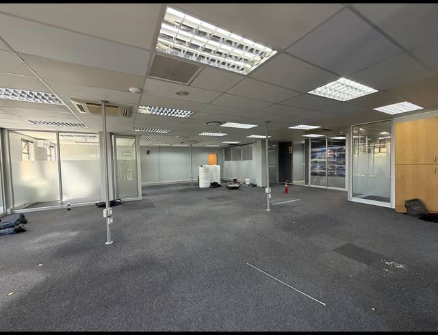 683.60M² BUILDING TO LET IN TYGER VALLEY